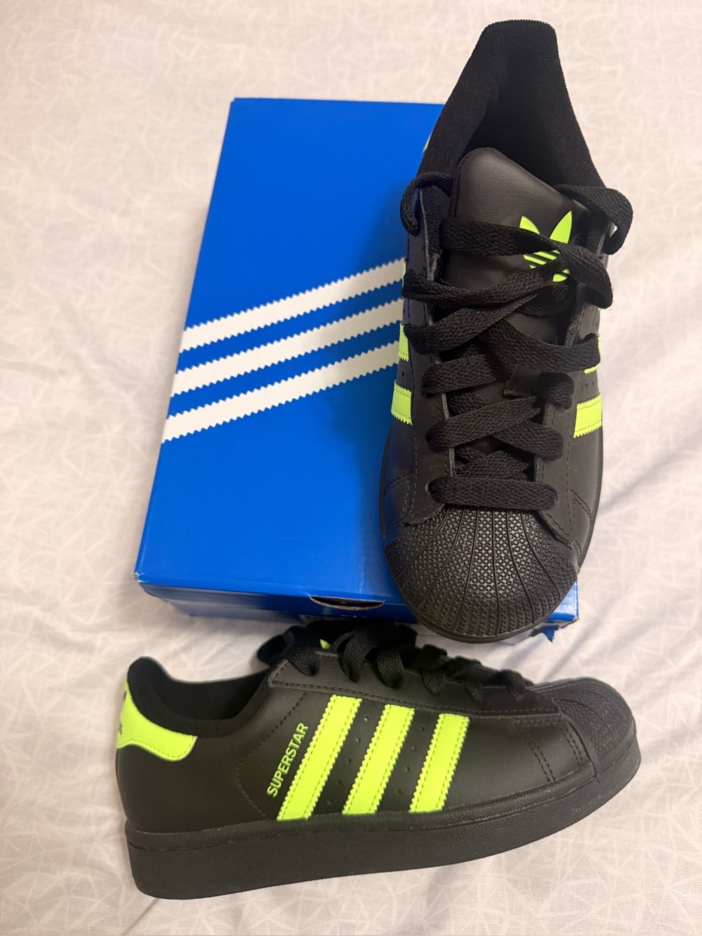 adidas Kids Superstar II Sneakers in Black and Neon Yellow Size 4